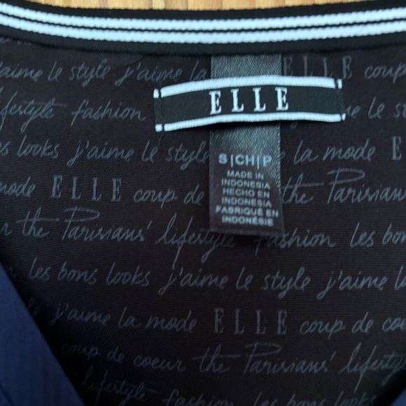 NWT Elle La Vie Est Belle Mock Wrap Navy Scrub Top with 4 pockets size S - Picture 5 of 6